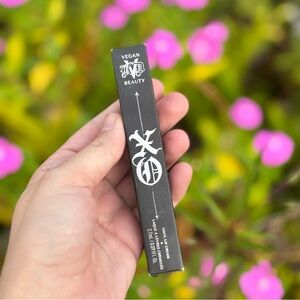 BNIB KVD Beauty • Hollyhock 70